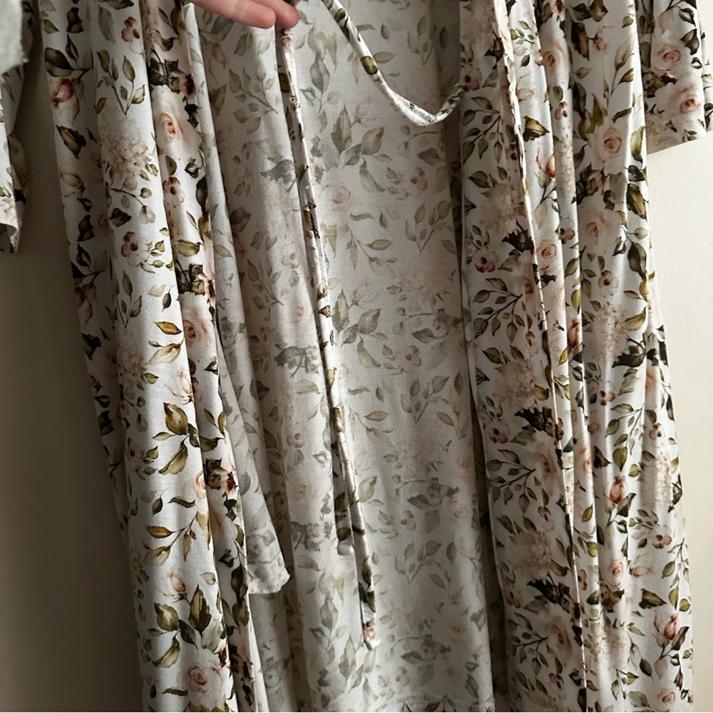 Posh Peanut‎ • Vintage Floral Bamboo Viscose Robe - Picture 4 of 8